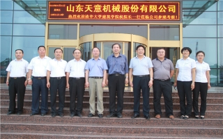 清華大學(xué)建筑設(shè)計研究院副院長、研究員侯建群蒞臨