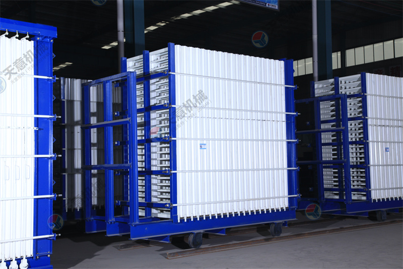 一次成型40塊板的復(fù)合墻板機，究竟有多好？