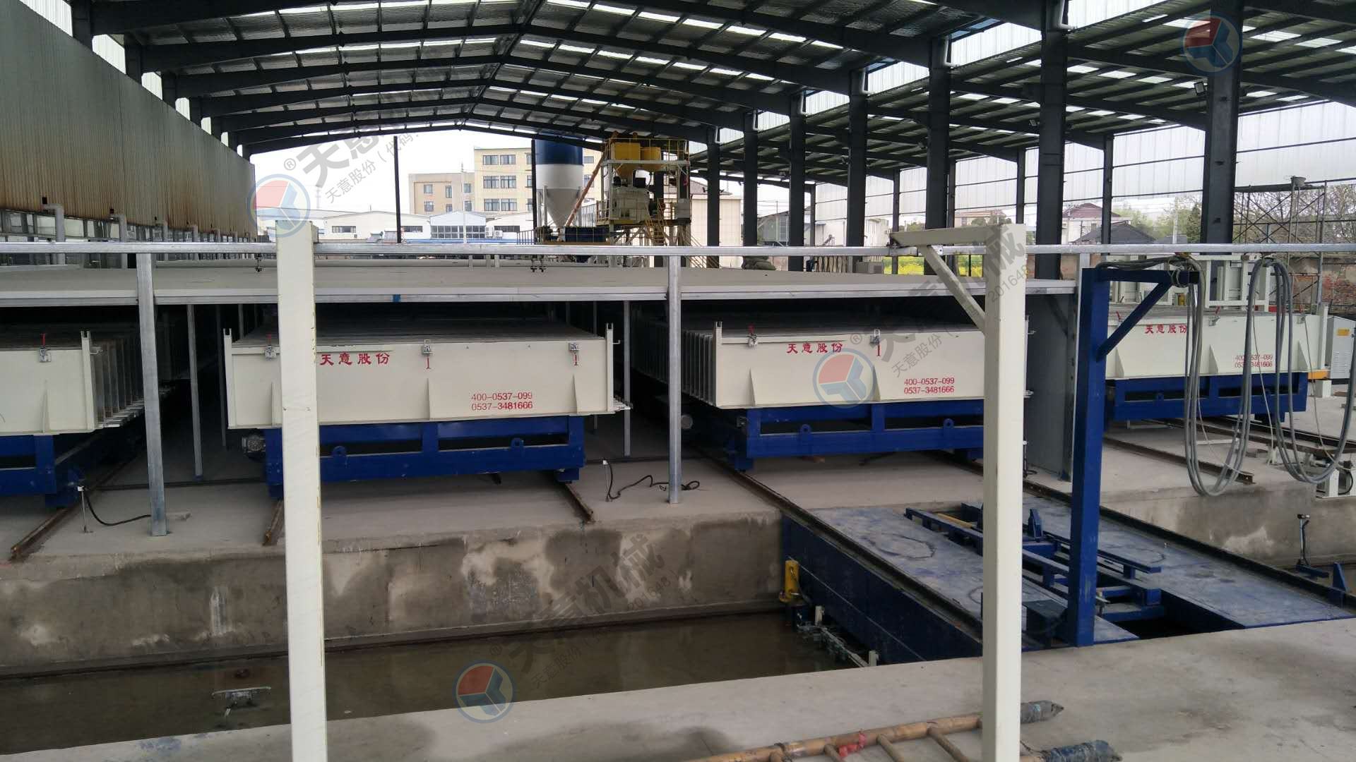 相對于傳統(tǒng)墻板機(jī)設(shè)備，新型墻板機(jī)有點(diǎn)更多